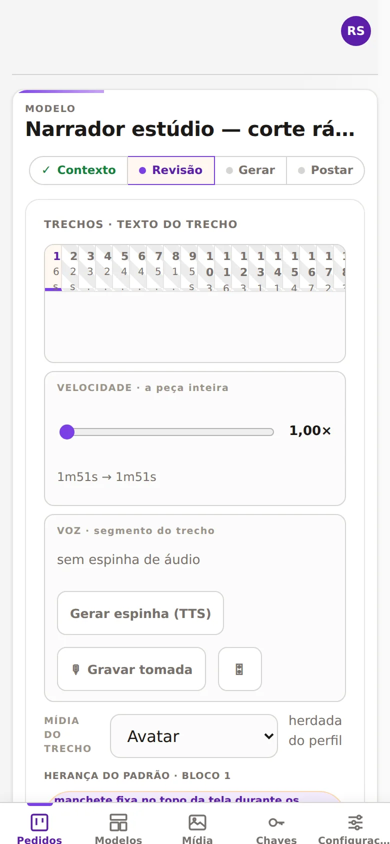 O estúdio do Reelo™ no celular: a peça real aberta em trechos, com voz, mídia e preview no aparelho